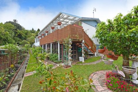 Photo of property in 18 Vista Crescent, Maoribank, Upper Hutt, 5018