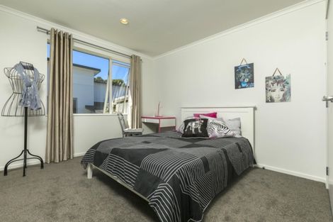 Photo of property in 35 Aberley Road, Schnapper Rock, Auckland, 0632