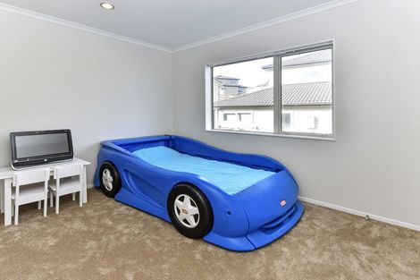 Photo of property in 13 Kereru Rise, Papakura, 2110