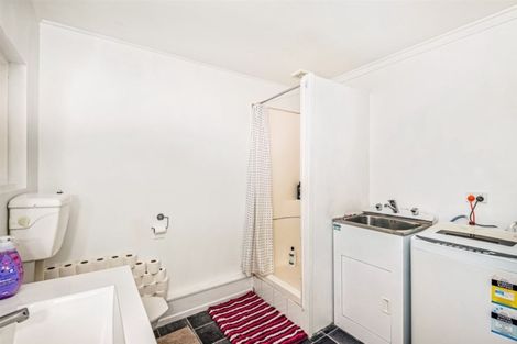 Photo of property in 365 Wairau Road, Totara Vale, Auckland, 0629