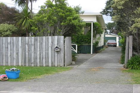 Photo of property in 1417 Whangaparaoa Road, Army Bay, Whangaparaoa, 0930