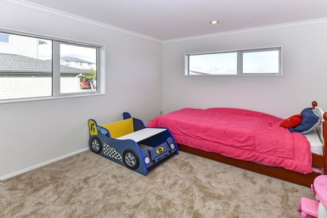 Photo of property in 13 Kereru Rise, Papakura, 2110
