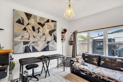 Photo of property in 243 Kenilworth Road, Mayfair, Hastings, 4122