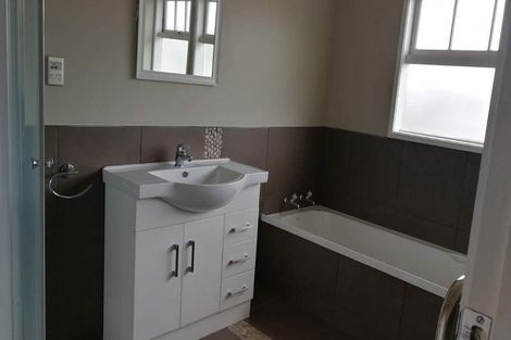 Photo of property in 13 Glenmore Road, Sunnyhills, Auckland, 2010