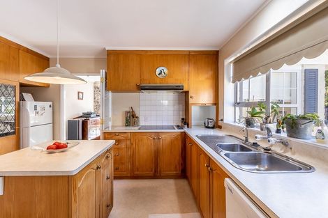 Photo of property in 10 Rosebank Grove, Waikanae, 5036