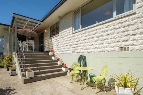 Photo of property in 23 Broadway, Picton, 7220