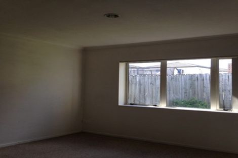 Photo of property in 35 Brashier Circle, Sunnyvale, Auckland, 0612