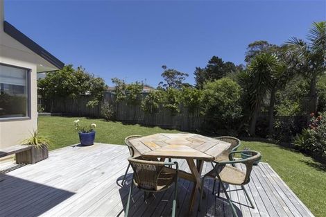 Photo of property in 99 Wade River Road, Stanmore Bay, Whangaparaoa, 0932