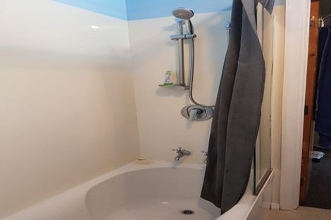 Photo of property in 6d Rewa Terrace, Tawa, Wellington, 5028