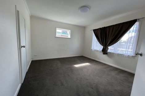 Photo of property in 4 Vanguard Road, Kelston, Auckland, 0602