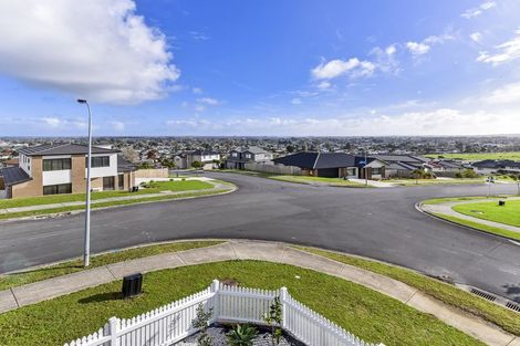 Photo of property in 13 Kereru Rise, Papakura, 2110
