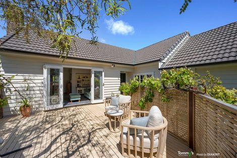 Photo of property in 9 Izard Road, Khandallah, Wellington, 6035