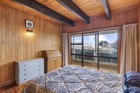 Photo of property in 11 Waiheke Street, Waikanae Beach, Waikanae, 5036