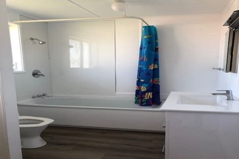 Photo of property in 2/202 Warwick Road, Mayfair, Hastings, 4122