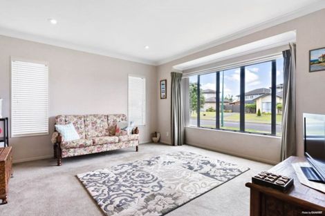 Photo of property in 52 Stranraer Crescent, Wattle Downs, Auckland, 2103