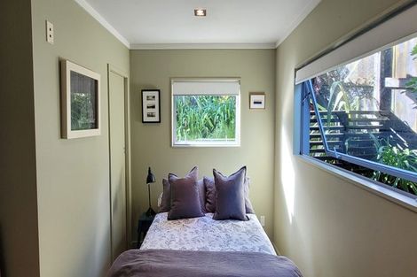 Photo of property in 28 Veale Road, Frankleigh Park, New Plymouth, 4310