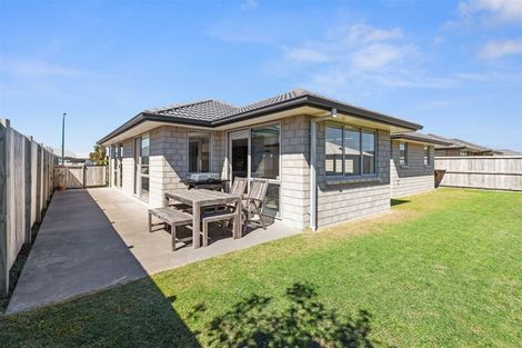Photo of property in 10 Oka Street, Papamoa Beach, Papamoa, 3118
