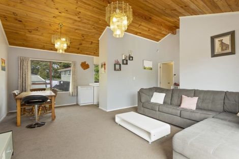 Photo of property in 3 Lorena Place, West Harbour, Auckland, 0618