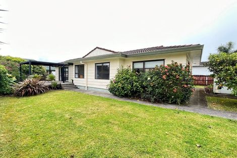 Photo of property in 15 Oakmont Place, Wattle Downs, Auckland, 2103
