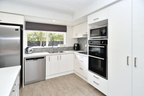 Photo of property in 4 Rue De La Mare, Parklands, Christchurch, 8083