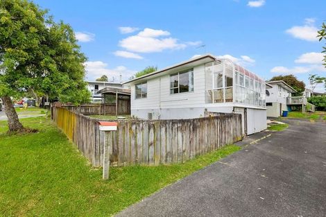 Photo of property in 1/39 Reynella Drive, Massey, Auckland, 0614