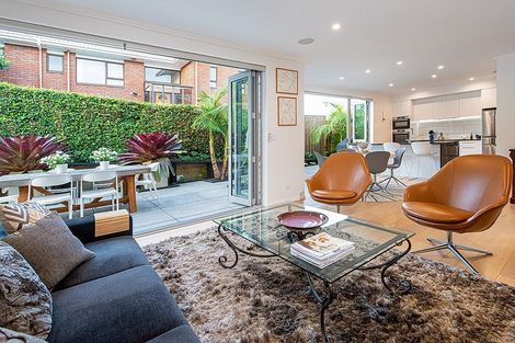 Photo of property in 3a Rossmore Terrace, Murrays Bay, Auckland, 0630