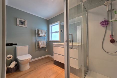 Photo of property in 11 Truby King Street, Merrilands, New Plymouth, 4312