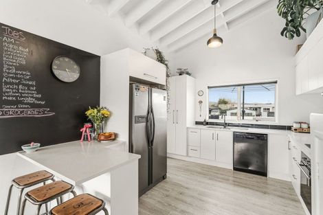Photo of property in 82 Percy Road, Papamoa Beach, Papamoa, 3118