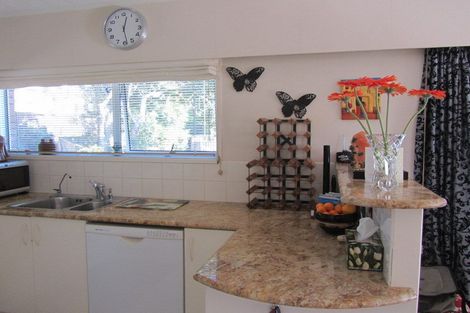 Photo of property in 1/36 Saddleback Rise, Murrays Bay, Auckland, 0630
