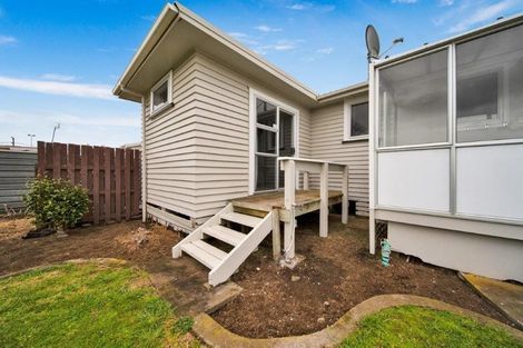 Photo of property in 8 Bone Crescent, Hawera, 4610