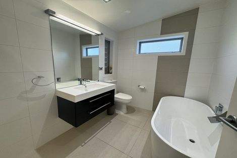 Photo of property in 2/6 Sandford Street, Campbells Bay, Auckland, 0630