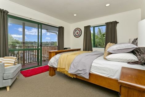 Photo of property in 2/83 Vandeleur Avenue, Birkdale, Auckland, 0626