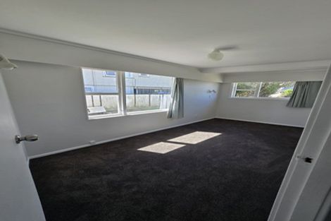 Photo of property in 25 Bellringer Crescent, Newlands, Wellington, 6037