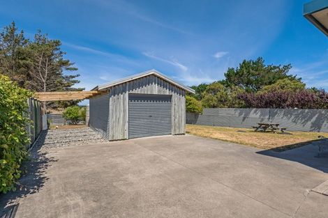Photo of property in 41 Punga Street, Tangimoana, 4822