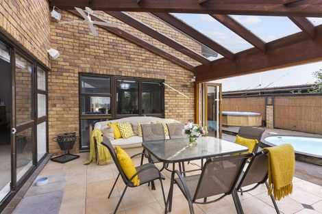 Photo of property in 15 Freelance Terrace, Pahurehure, Papakura, 2113