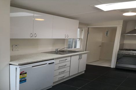 Photo of property in 6 Rixon Grove, Mount Victoria, Wellington, 6011