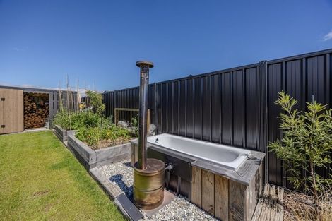 Photo of property in 16 Guthrie Street, Lake Hawea, 9382