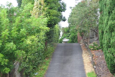 Photo of property in 1/10 Tawavale Crescent, Totara Vale, Auckland, 0629