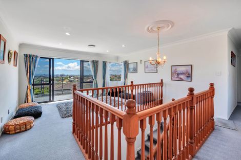 Photo of property in 2 Alcove Place, Totara Heights, Auckland, 2105