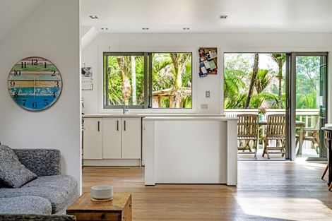 Photo of property in 96 Motutara Road, Muriwai, Waimauku, 0881