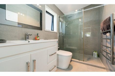 Photo of property in 2 Mile Place, Henderson, Auckland, 0612