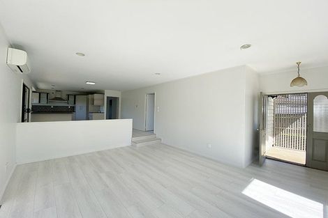 Photo of property in 49 Gosford Drive, Botany Downs, Auckland, 2010