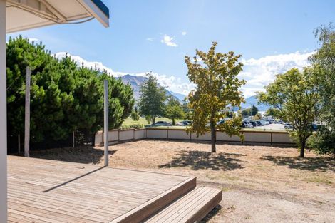 Photo of property in 33 Dungarvon Street, Wanaka, 9305