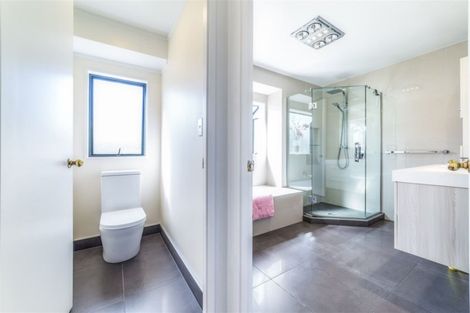 Photo of property in 2 Shenton Place, Burswood, Auckland, 2013