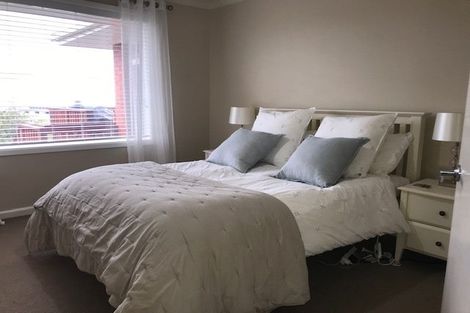 Photo of property in 9 Madeley Road, Mount Pleasant, Christchurch, 8081