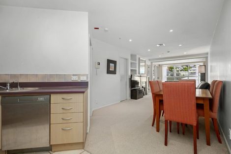 Photo of property in 4e/5 Kent Terrace, Mount Victoria, Wellington, 6011