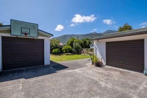 Photo of property in 5 Ranui Street, Waikawa, Picton, 7220