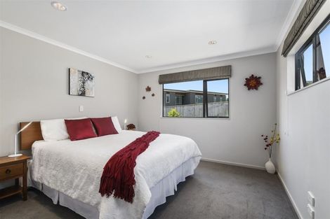 Photo of property in 39 Endeavour Drive, Whitby, Porirua, 5024