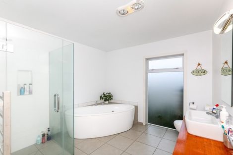 Photo of property in 192a Heta Road, Highlands Park, New Plymouth, 4312