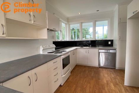 Photo of property in 8 Sherwood Avenue, Te Atatu South, Auckland, 0610